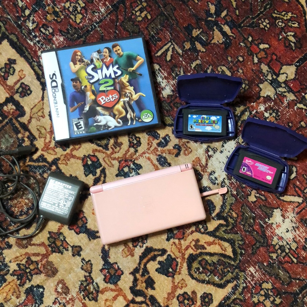 GAMING BUNDLE! Nintendo DS + Charger + 1 DS game + 2 Gameboy Advanced Games